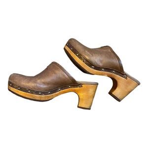 UGG Abbie Leather Clogs Brown Wooden Heels 6